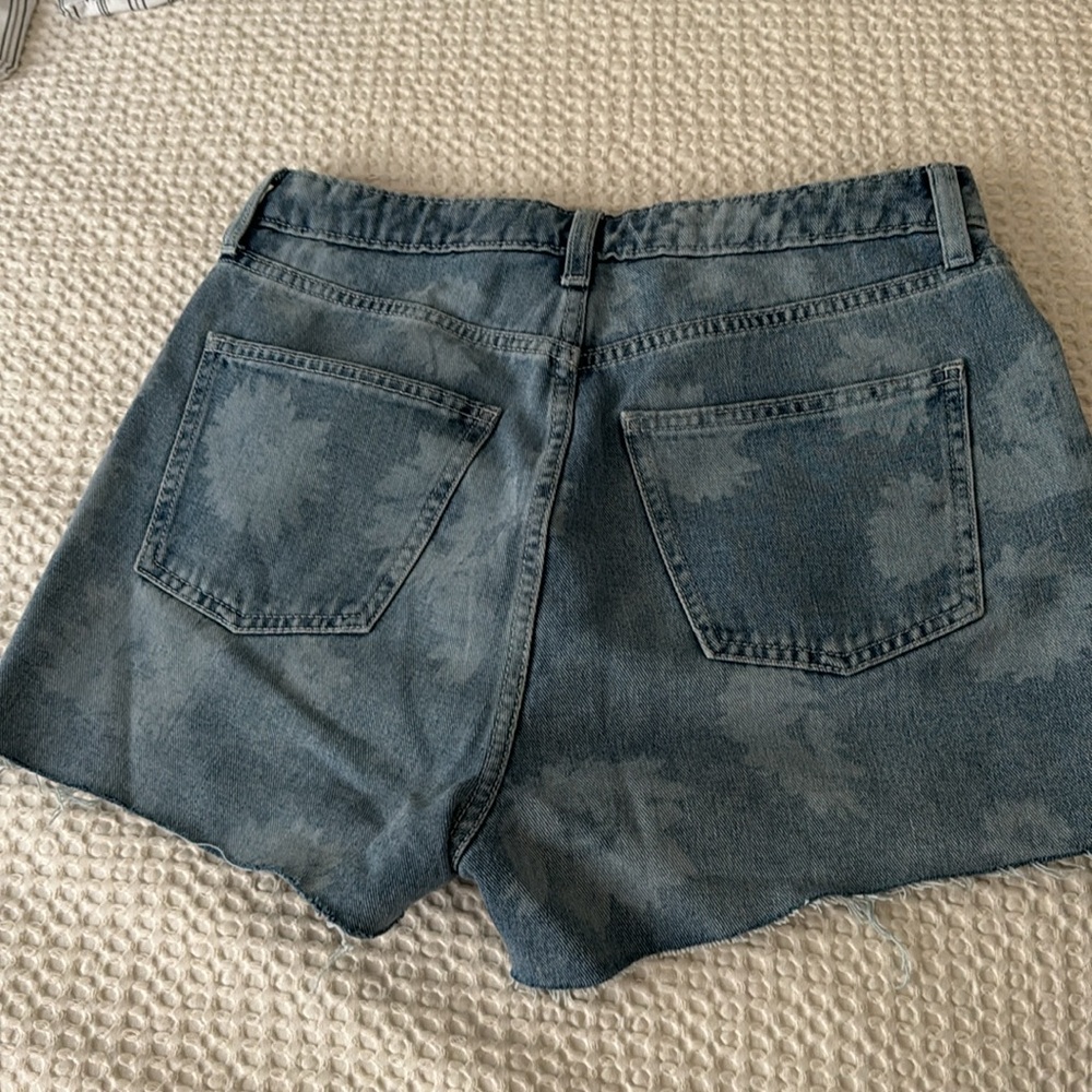 High Rise Cutoff Shorts - Picture 2 of 3